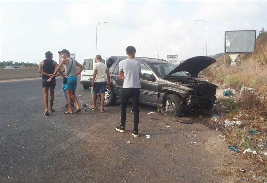 جرحى في إنقلاب سيارة على أوتوستراد الزهراني