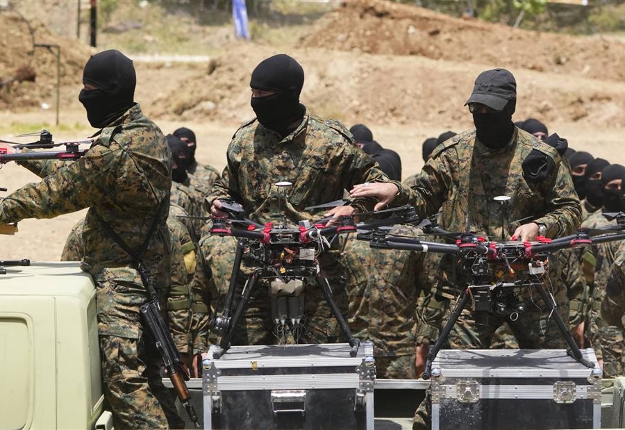 ليست المرة الأولى... "كرٌّ وفرٌّ" بين مسيرات حزب الله والمروحيات الإسرائيلية (فيديو) ليست المرة الأولى... "كرٌّ وفرٌّ" بين مسيرات حزب الله والمروحيات الإسرائيلية (فيديو)