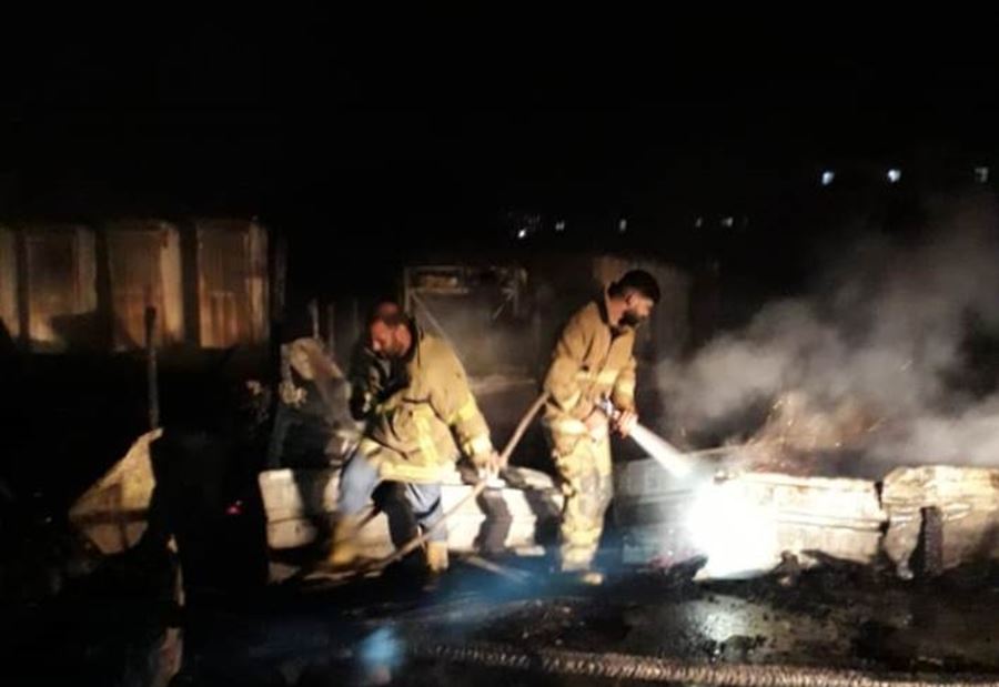 في البقاع: ردًّا على مقتل إبنهم... أضرموا النار بـ"المخيم" في البقاع: ردًّا على مقتل إبنهم... أضرموا النار بـ"المخيم"