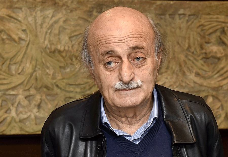 جنبلاط يتحدَّثُ عن "بدايةِ خطةٍ لتأميمِ المصارف"