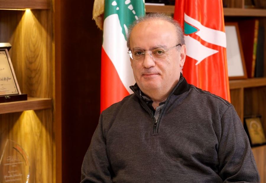 "من أنزه القضاة في لبنان"... وهاب مدافعًا: عيب!