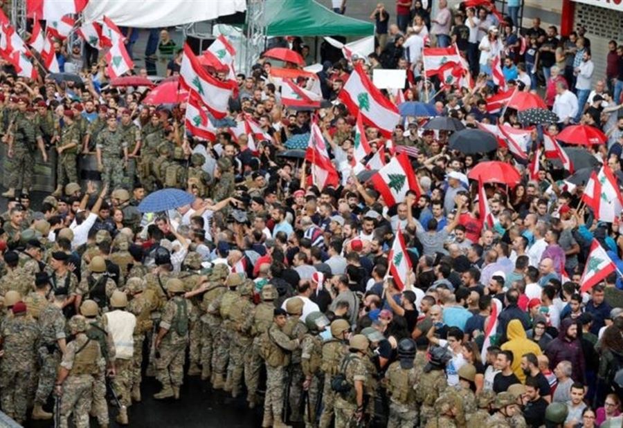 الجيش: لن نَنسحِب ونترُك المُتظاهِرين بالشّوارع