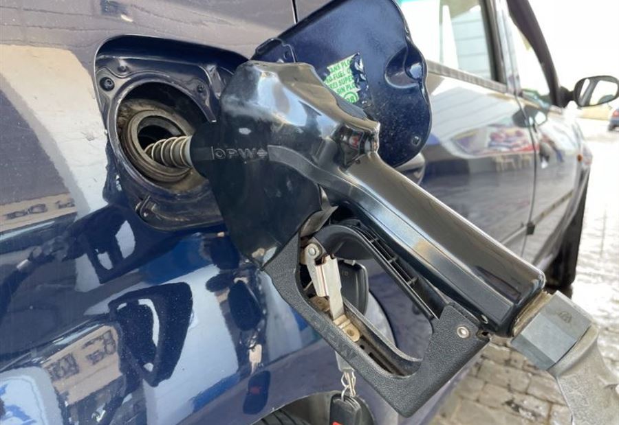 "بعد يأسه"... حاول إحراق سيارته امامَ محطة الوقود!