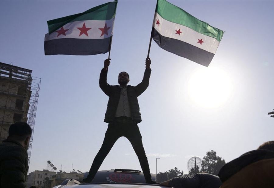 بعد 13 عامًا... دولة عربية تمهّد لإعادة فتح سفارتها في سوريا