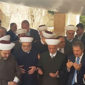 دريان زار ضريح حسن خالد: علينا المضي في طريقه