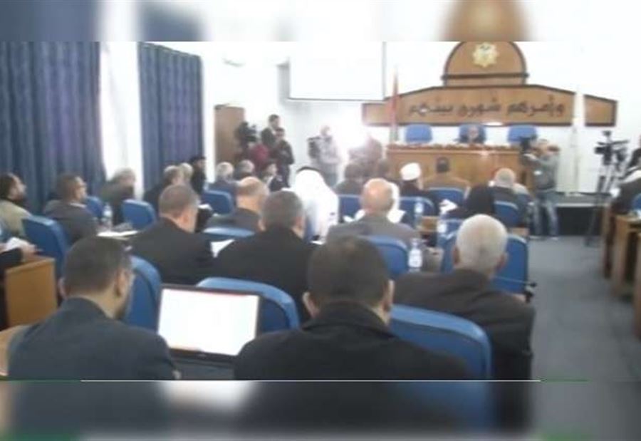 المجلس التشريعي في غزة ينزع الشرعية عن الرئيس الفلسطيني