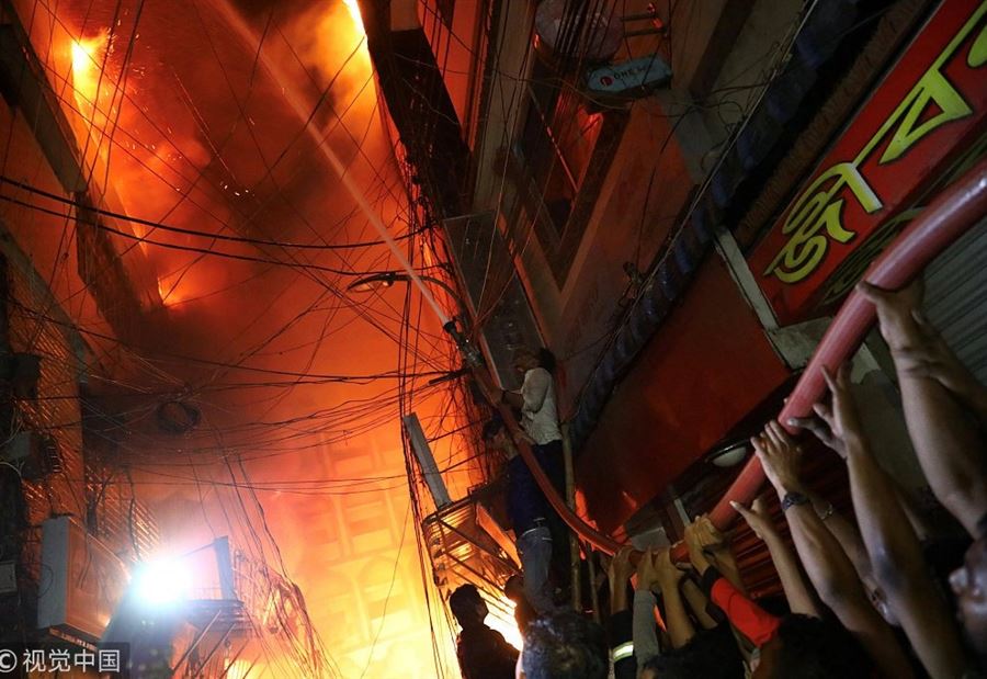بالصور: 56 قتيلاً جراء حريق في بنغلاديش