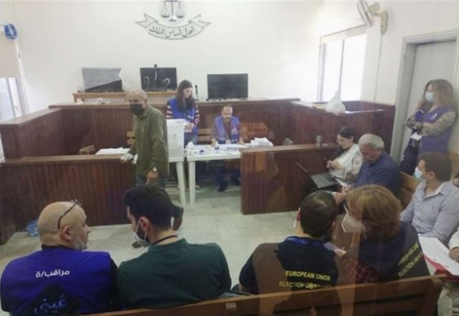 الموظفون يقترعون...كيف هي الأجواء في الأقضية؟