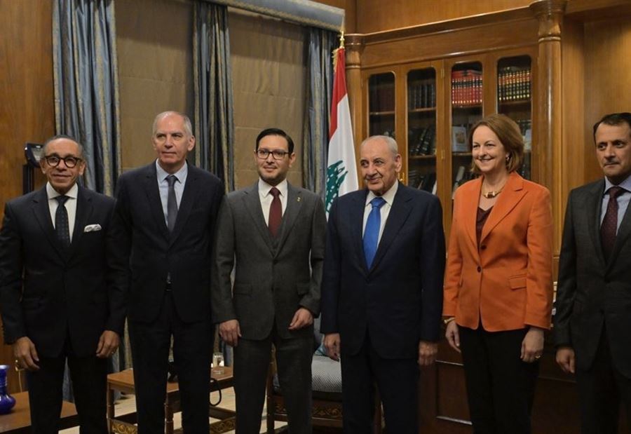 "عبثاً يتحرك السفراء" "عبثاً يتحرك السفراء"