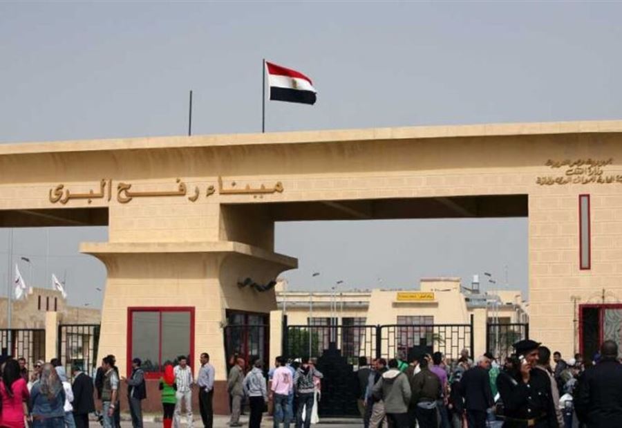 تجريفٌ وشق طرق... صورٌ تظهر إمداد لوجستي إسرائيلي لمعبر رفح