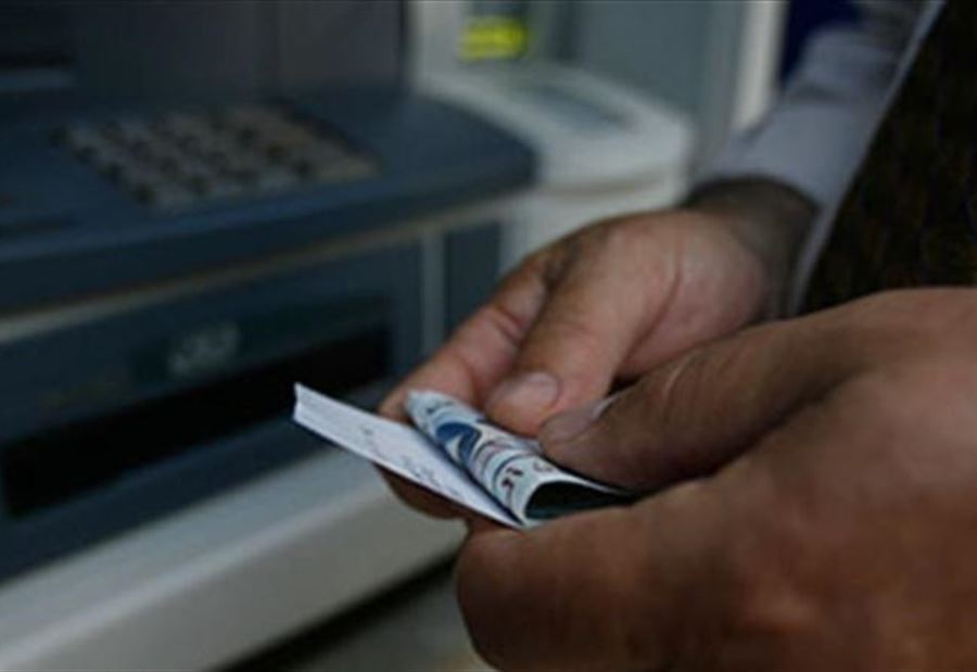 لماذا تحديد سقف جديد للسحوبات بالليرة من المصارف؟