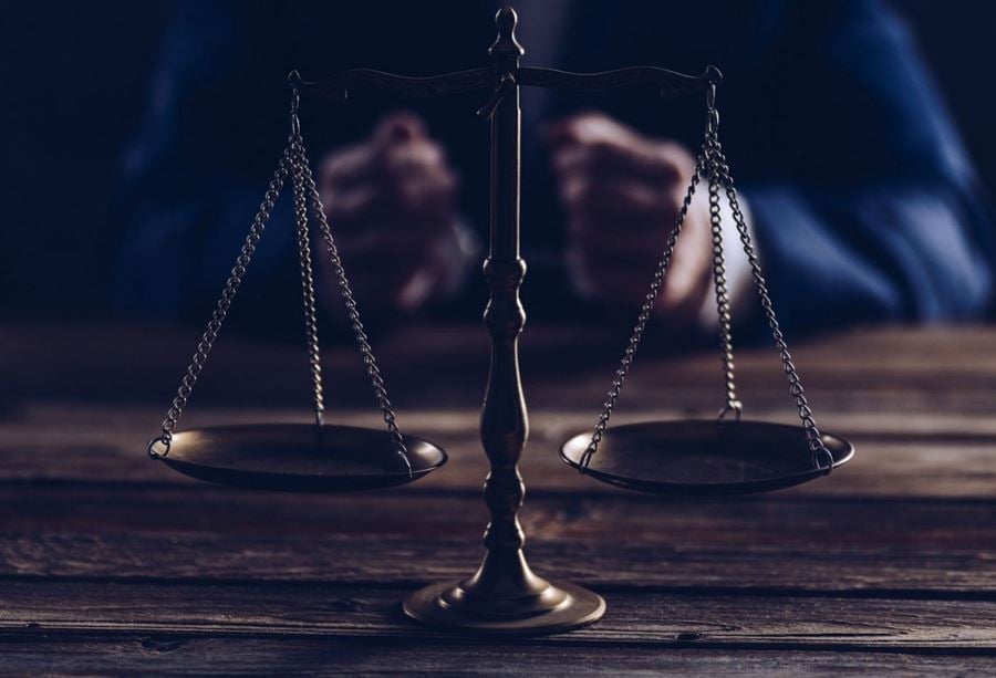 القاضية عون تدّعي على رئيس بلدية بصاليم 