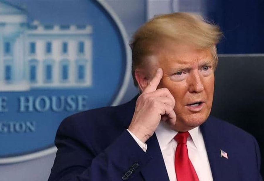 بالفيديو: بعد موت 100 ألف أميركي... ترمب يلعب الغولف