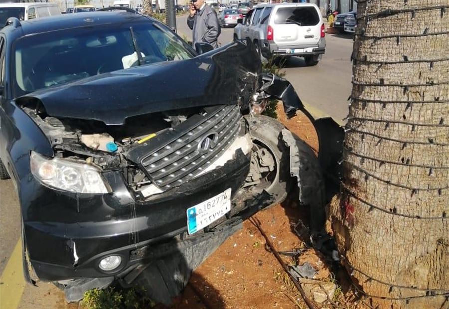 بالصورة:  جريح بنغالي صدما على أوتوستراد الروشة