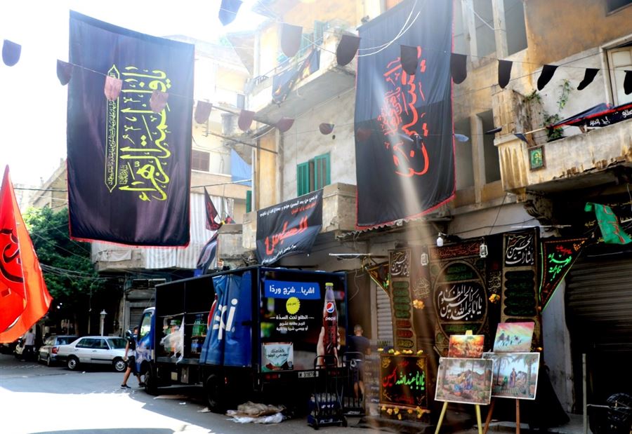 رايات عاشوراء ترتفع في برج حمود (فيديو)