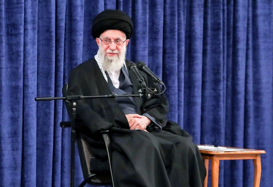 "المقاومة لا تمتلك إمكانيات العدو"... خامنئي: الاغتيالات لن تهز حزب الله "المقاومة لا تمتلك إمكانيات العدو"... خامنئي: الاغتيالات لن تهز حزب الله