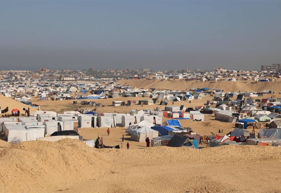 استعدادا لاجتياح رفح... إسرائيل تقوم بشراء خيام للفلسطينيين