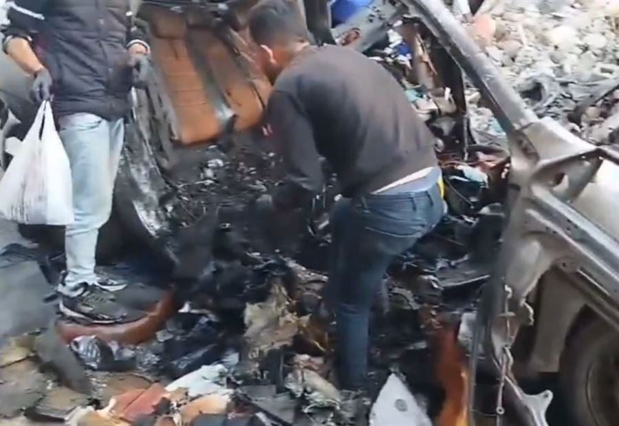 "شطَرها إلى نصفين"... سيارة أبناء هنية التي استهدفتها اسرائيل (فيديو) "شطَرها إلى نصفين"... سيارة أبناء هنية التي استهدفتها اسرائيل (فيديو)