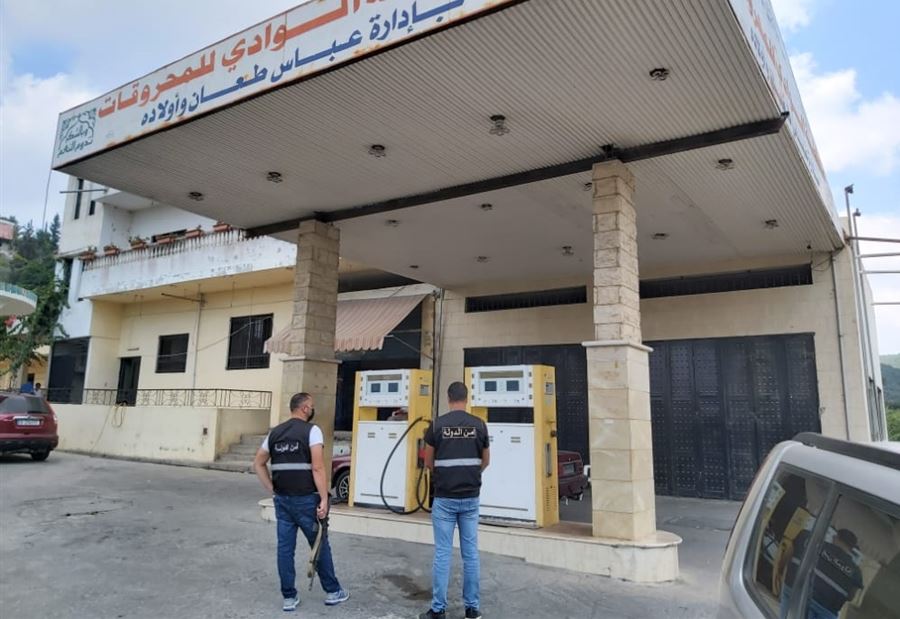 بالصور: جولة لأمن الدولة على محطات الوقود في النبطية بالصور: جولة لأمن الدولة على محطات الوقود في النبطية