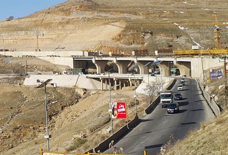 بالصورة: "فان" ينقل دراجة نارية "مسروقة" في ضهر البيدر!
