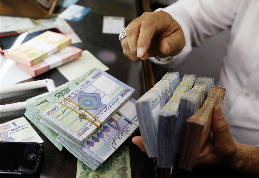 رواتب القطاع العام... راتب إضافي وحبة مسك