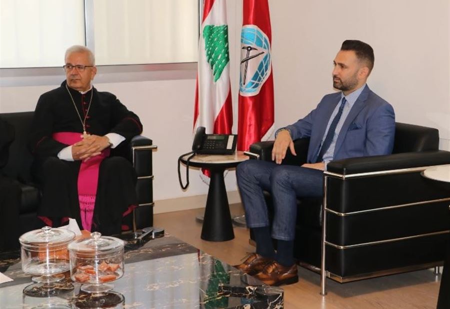  جنبلاط "يتابع" تفاصيل زيارة الراعي الى الجبل