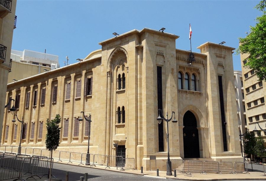 قانون يدفع إلى الشارع... تحرّكان متناقضان على الأرض اليوم! 