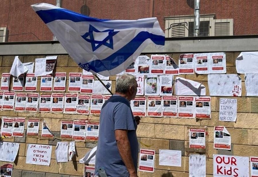 "أجواء عائلية"... الأسيران الاسرائيليان المحرران يكشفان عن ظروف احتجازهما! "أجواء عائلية"... الأسيران الاسرائيليان المحرران يكشفان عن ظروف احتجازهما!