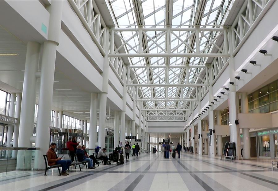 داخل آلة "غيثار"... تهريب كمية من المخدرات عبر المطار!