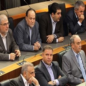 نواب "حزب الله" يتقاضون رواتبهم نقًدا.. والاعتماد على المسيحيين!