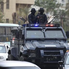 إحالة شرطي مصري للمحاكمة وآخر للنيابة