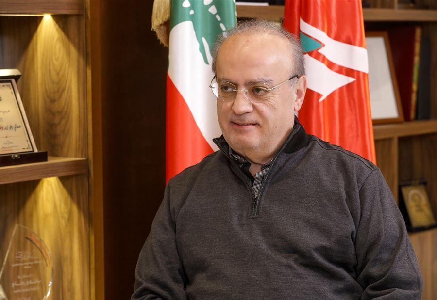 تغريدة "لافتة" لوهاب عن دمشق والرياض