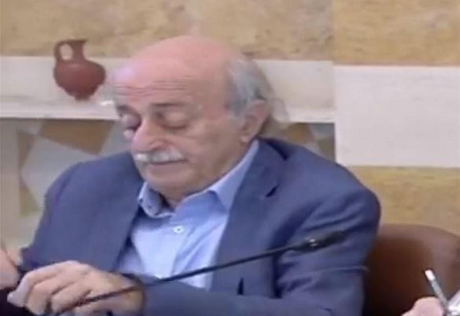 جنبلاط غادر اجتماع بعبدا بـ "داعي السفر"