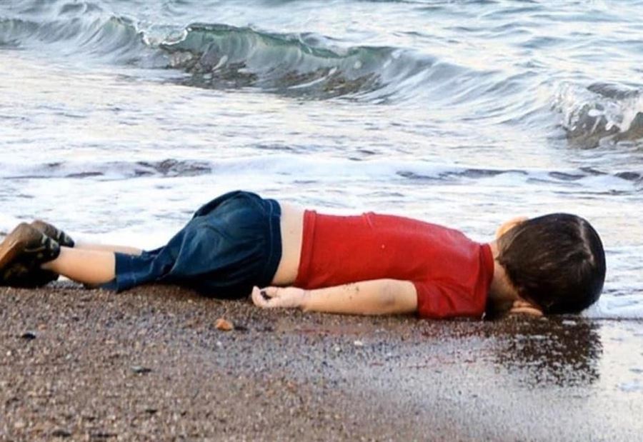 صورة هزّت العالم... والد آلان يكشف تفاصيل لقاء البابا