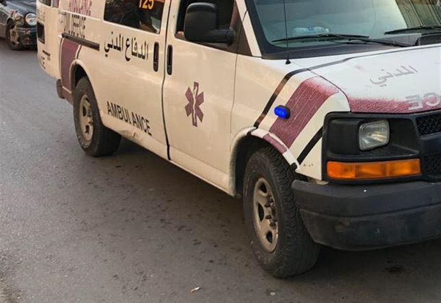 بالصورة: جريح اثر حادث صدم على طريق المساكن - صور