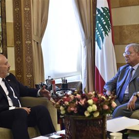 المشنوق يطلع  من الحايك على مشروع حول توسعة المطار