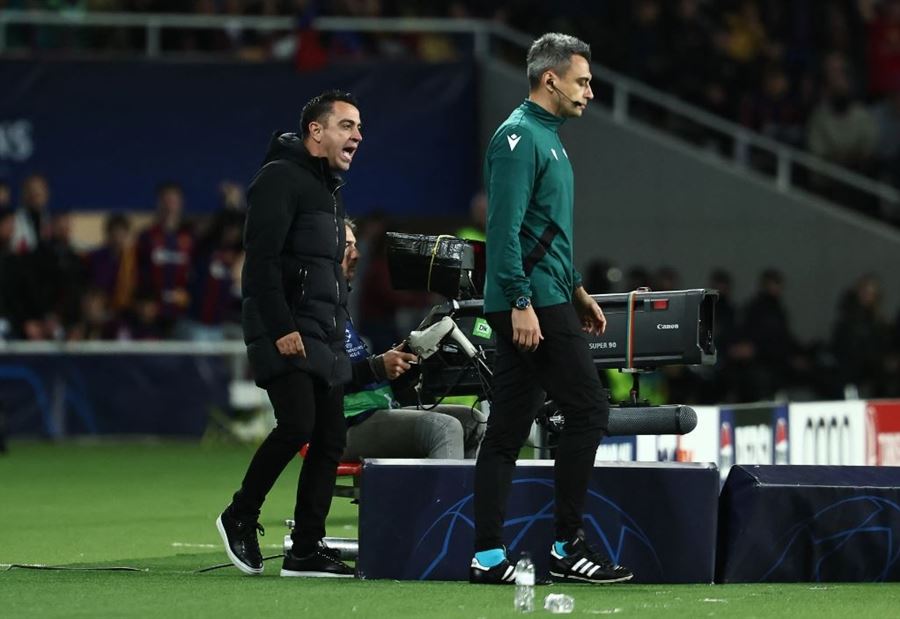 بالفيديو: غضب تشافي يخرجه من مباراة برشلونة! بالفيديو: غضب تشافي يخرجه من مباراة برشلونة!