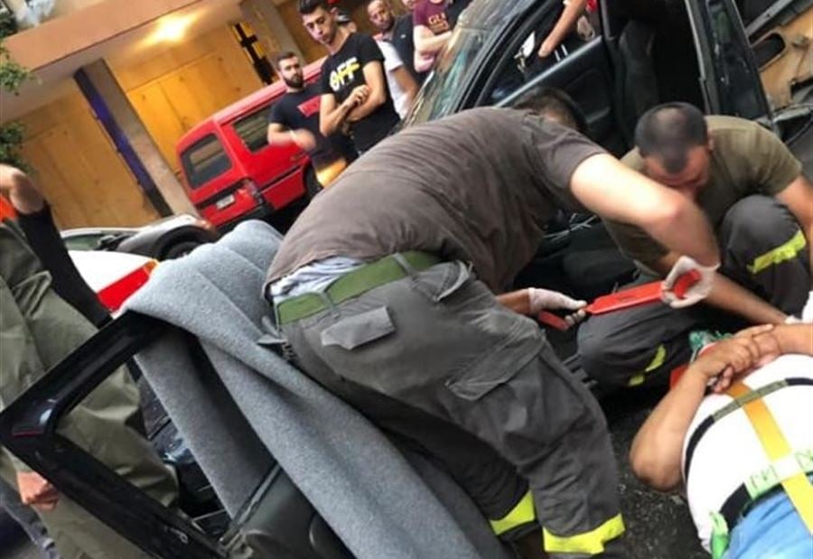 بالصور: جريحان اثر حادث سير في الحمرا