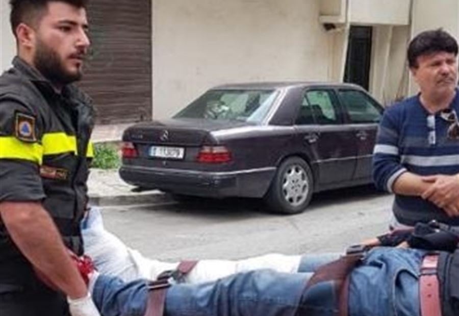 بالصور: جريح جراء انزلاق دراجته في صور