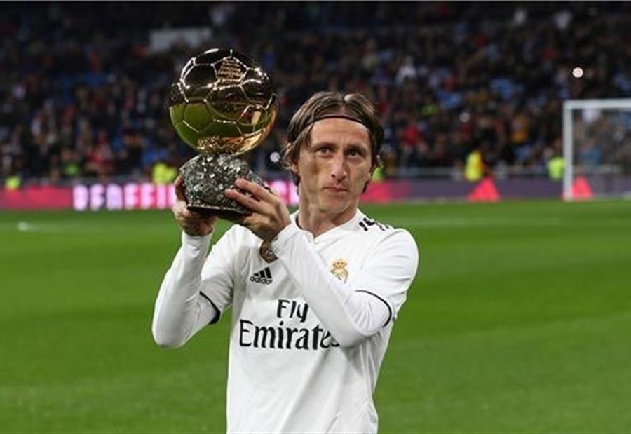 ريال مدريد يشدد الخناق على برشلونة وأتلتيكو
