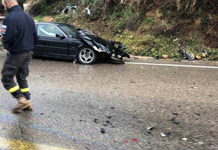 بالصور: حادث تصادم بين 3 سيارات على طريق جعيتا 