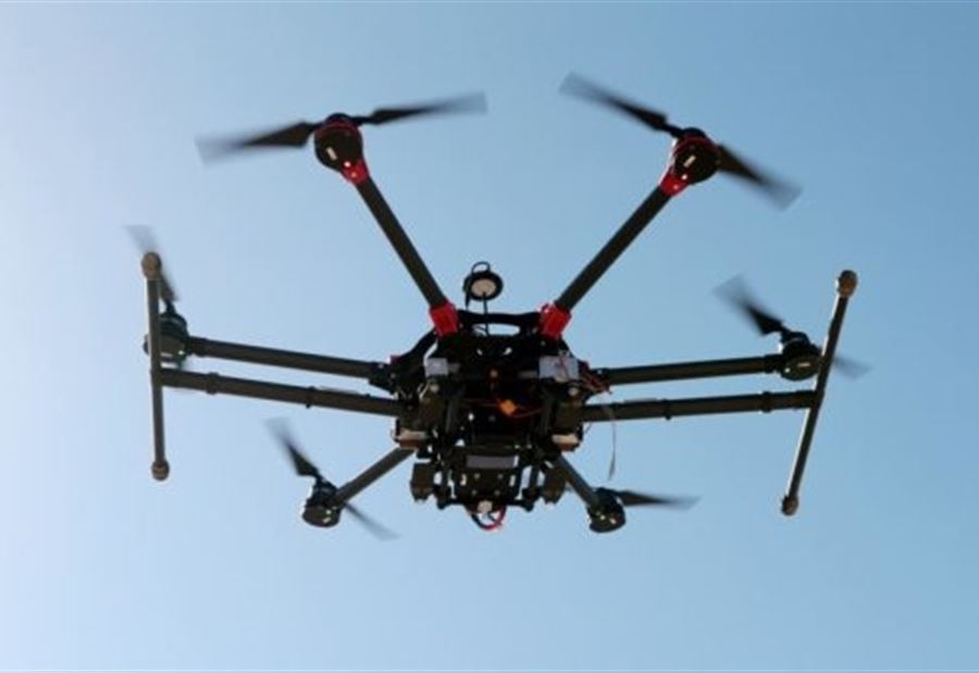 "درون" تُحلّق فوق السياج التقني عند موقع العباد