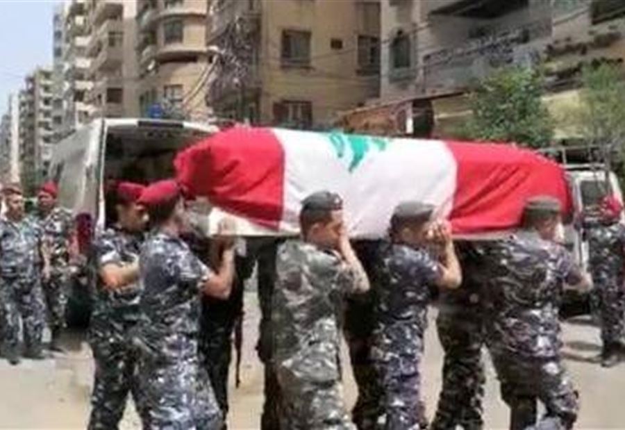 بالصورة: جثمان الشهيد فرج من مستشفى طرابلس الى البقاع