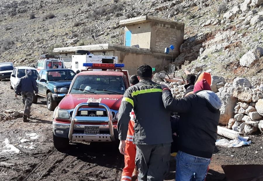أصيب اثر سقوطه في منطقة وعرة عند سفوح جبل الشيخ