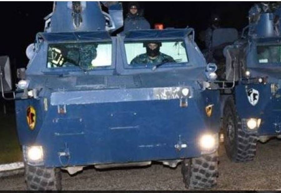 بالصورة: إنقلاب مصفحة للأمن الداخلي على طريق عام رومية