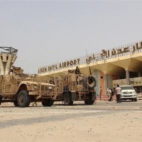 هبوط اضطراري لطائرة تقل مقاتلين في مطار الحوثيين