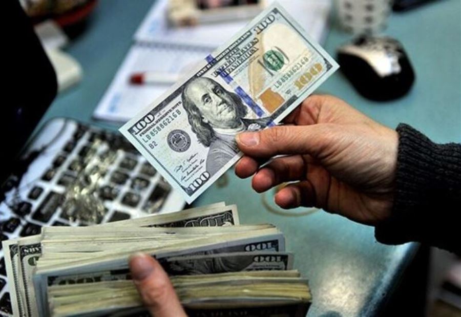 مرّة جديدة... دولار السّوق السوداء بـ 18000