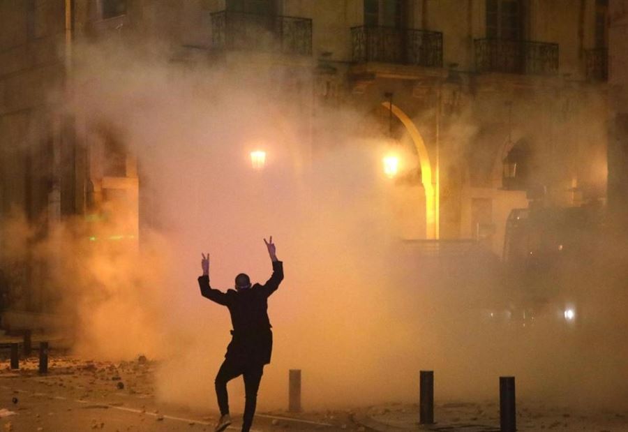 "غيمة سوداء قادمة" "غيمة سوداء قادمة"