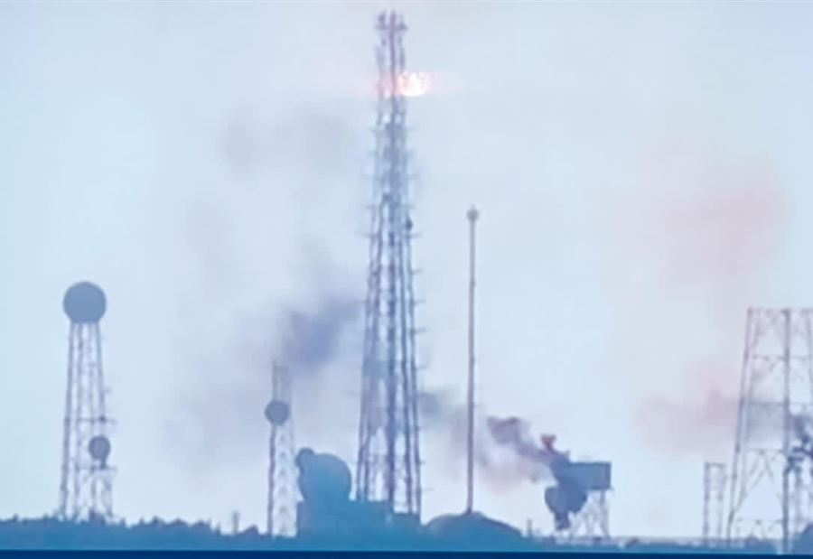 "تصاعدت منه أعمدة الدخان"... استهداف لِموقع اسرائيلي!