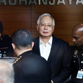  توجيه تهمة خيانة الأمانة في ماليزيا لعبد الرزاق ووزير ماليته